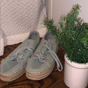 Denim shoes with woven bottom